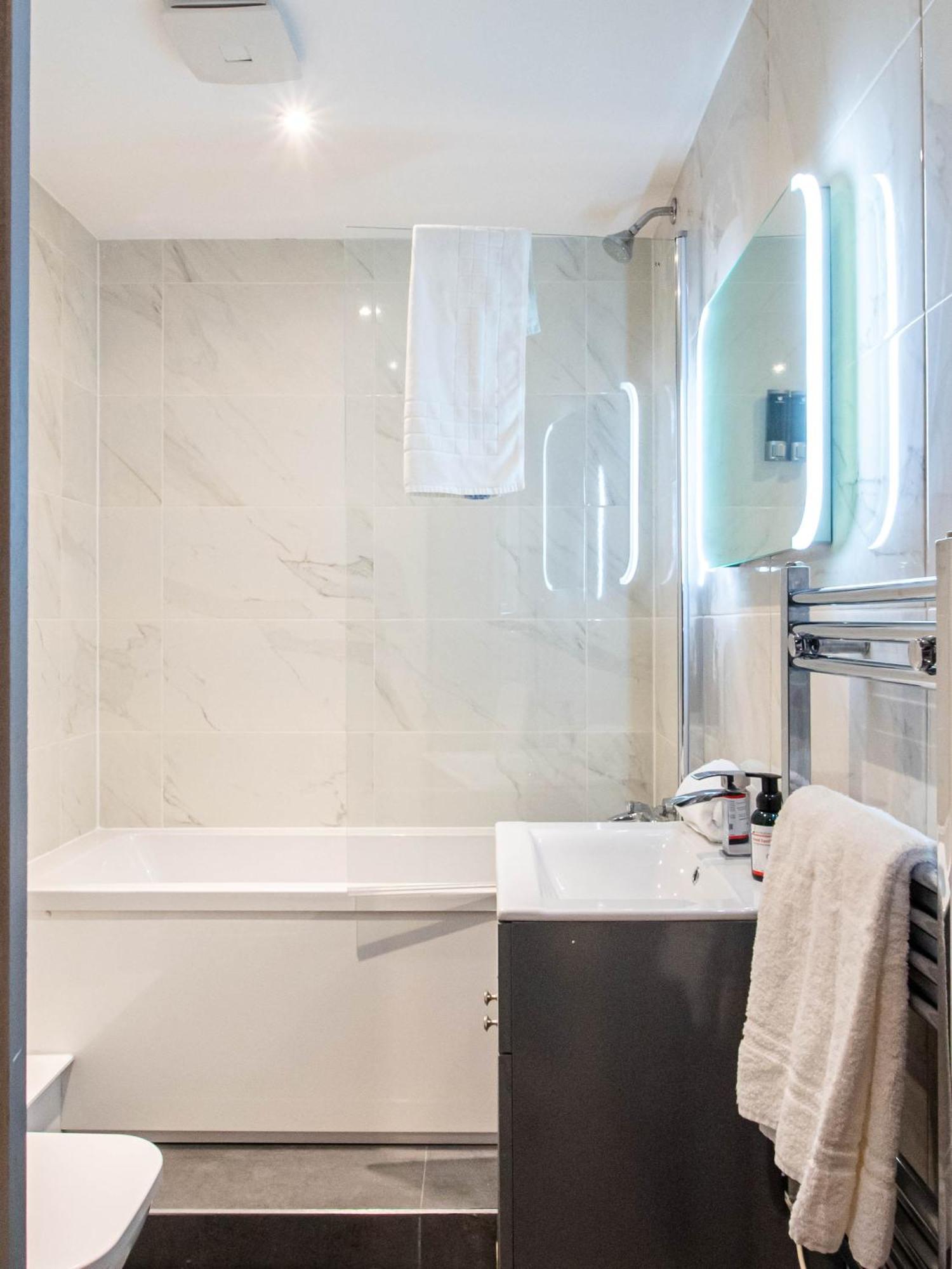 Bolton Road - Ideal In Bradford Apartment